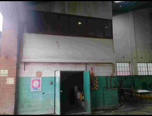 1,400M² FACTORY TO LET IN PAARDEN EILAND
